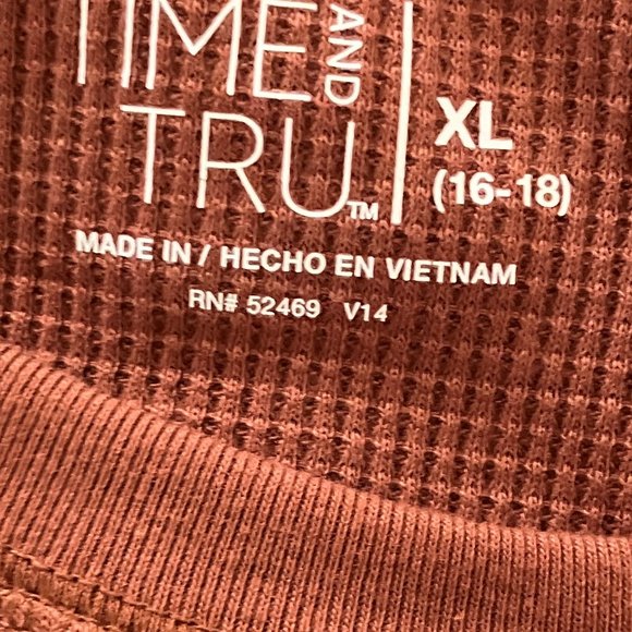 Shirt - Picture 3 of 4